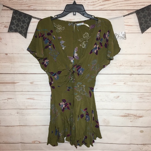 Urban Outfitters Pants - Kimchi Blue Floral Keyhole Romper Shorts Size L